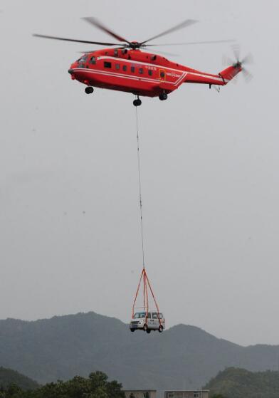 飛機(jī)吊索具吊運(yùn)車輛.jpg